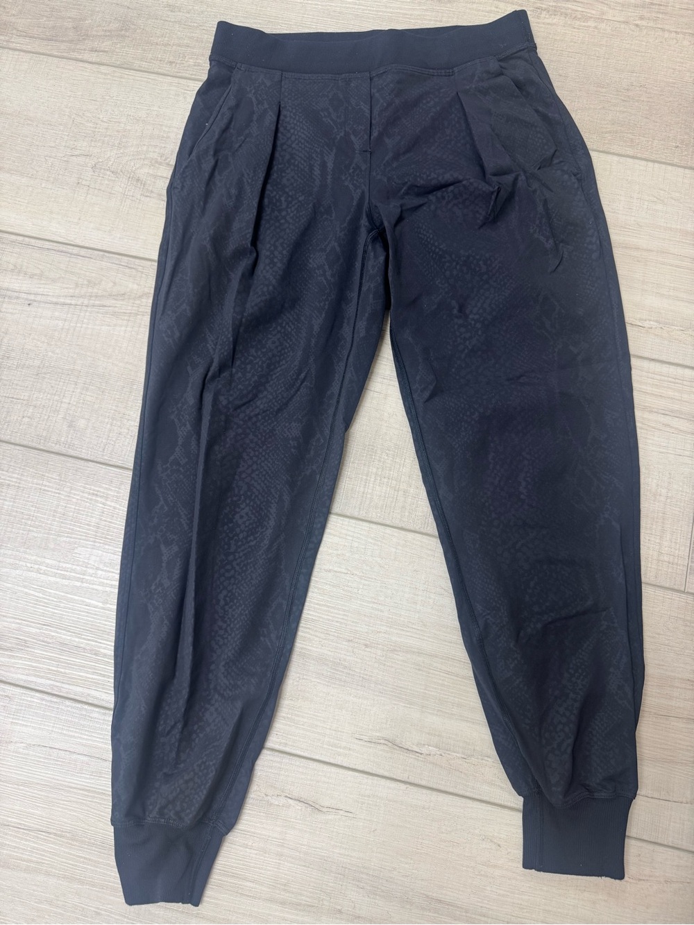 lululemon athletica Men's Black Textured Jogger Pants